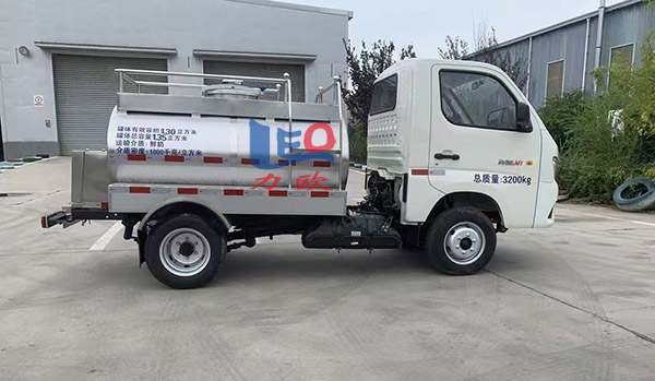 1吨奶车1